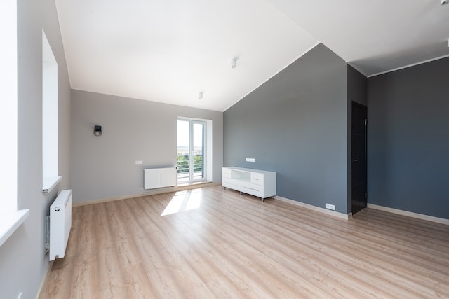 unfurnished%20apartment%20living%20room%20with%20white%20and%20gray%20walls unfurnished%20apartment%20living%20room%20with%20white%20and%20gray%20walls
